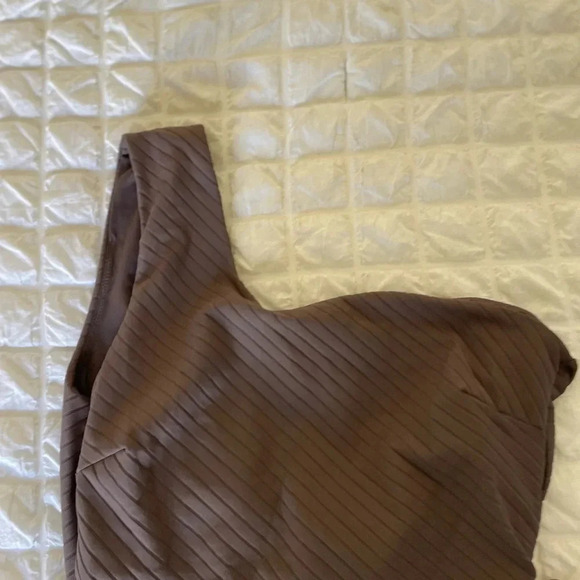 Elegant One-Shoulder Swimsuit - Picture 8 of 9